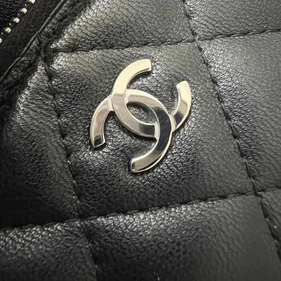 Auth Chanel Quilted Classic CC Logo Black Zip Cosmetic Pouch - Picture 6 of 9